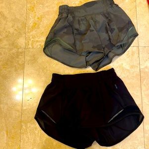 Lululemon HOTTY HOT low rise lined 2.5